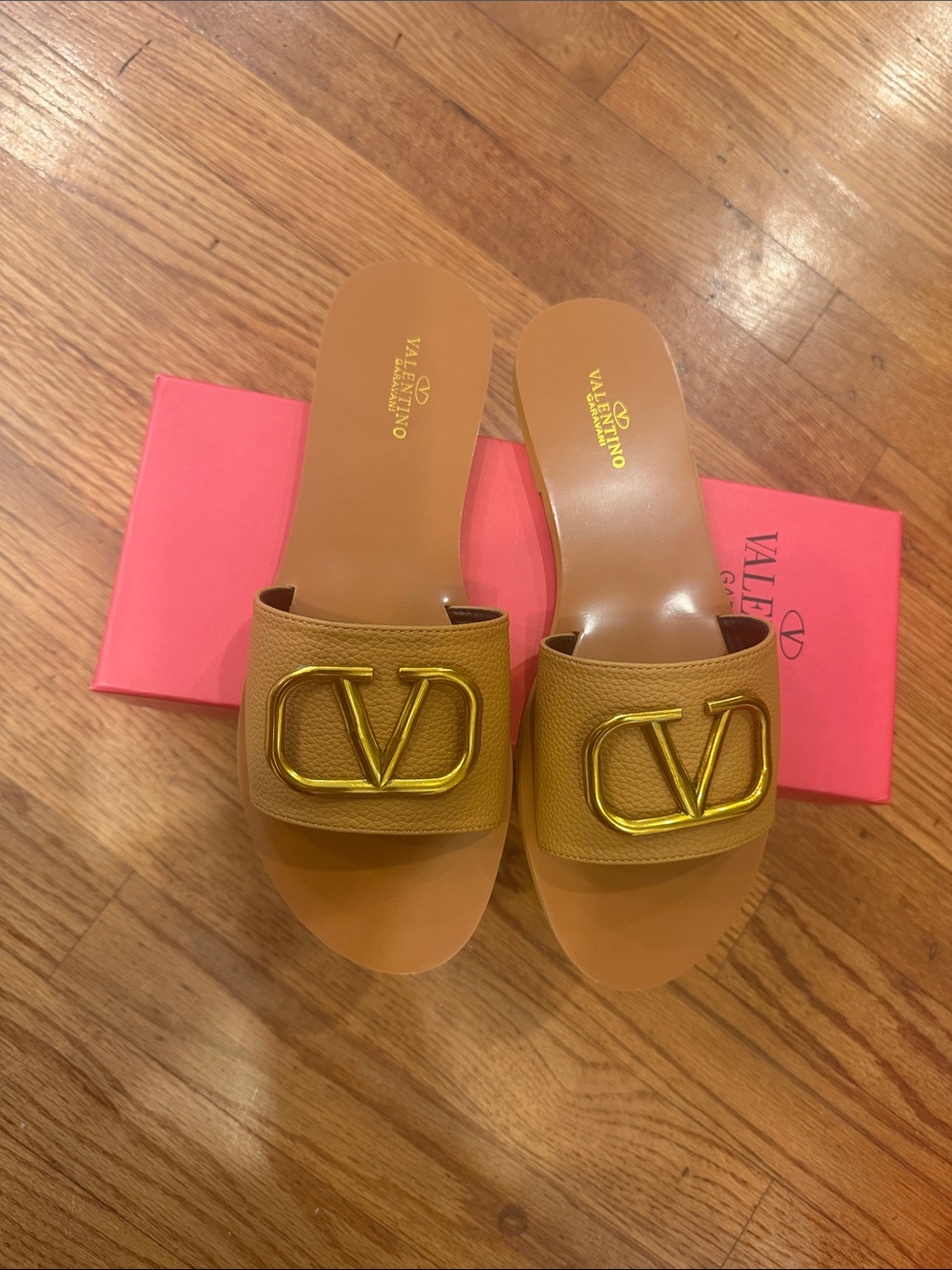 size 38Valentino Garavani Tan Leather Logo Slide Sandals with Gold V Emblem